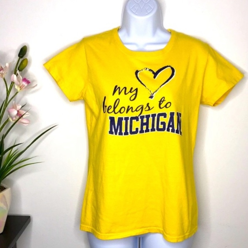 LIKE NEW Michigan Wolverines Women’s Tee Size Small
